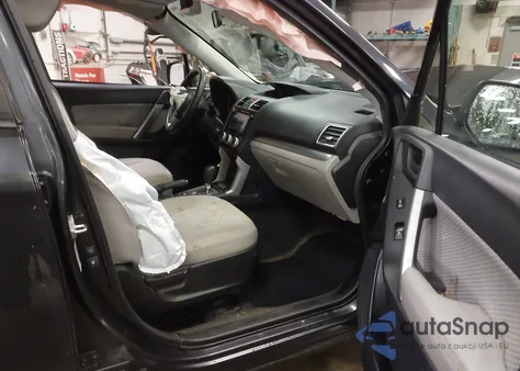 2017 Subaru Forester 2.5I Premium z USA, uszkodzony, nr VIN JF2SJAECXHH595582